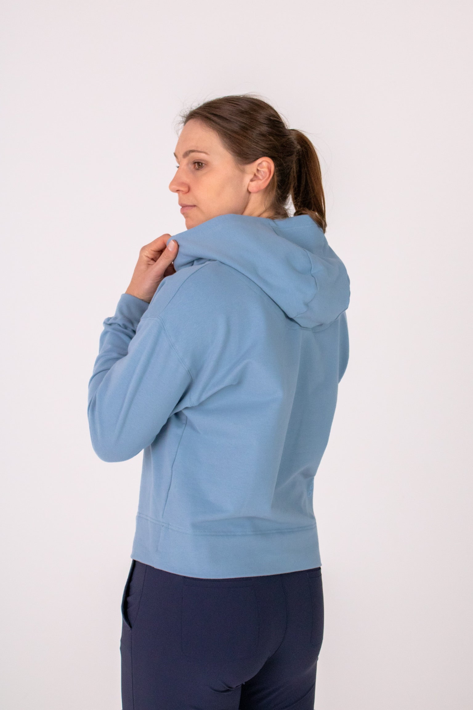 Fullbody image of Ocean Meets Green women's golf hoodie Flow in ice