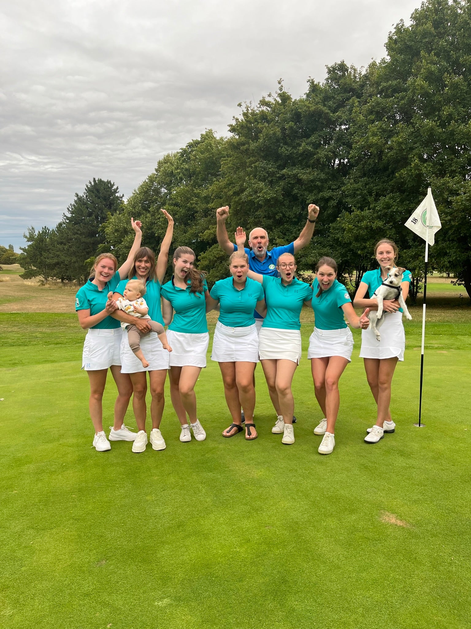 Image of women's golf team wearing Ocean Meets Green Moana polo in green