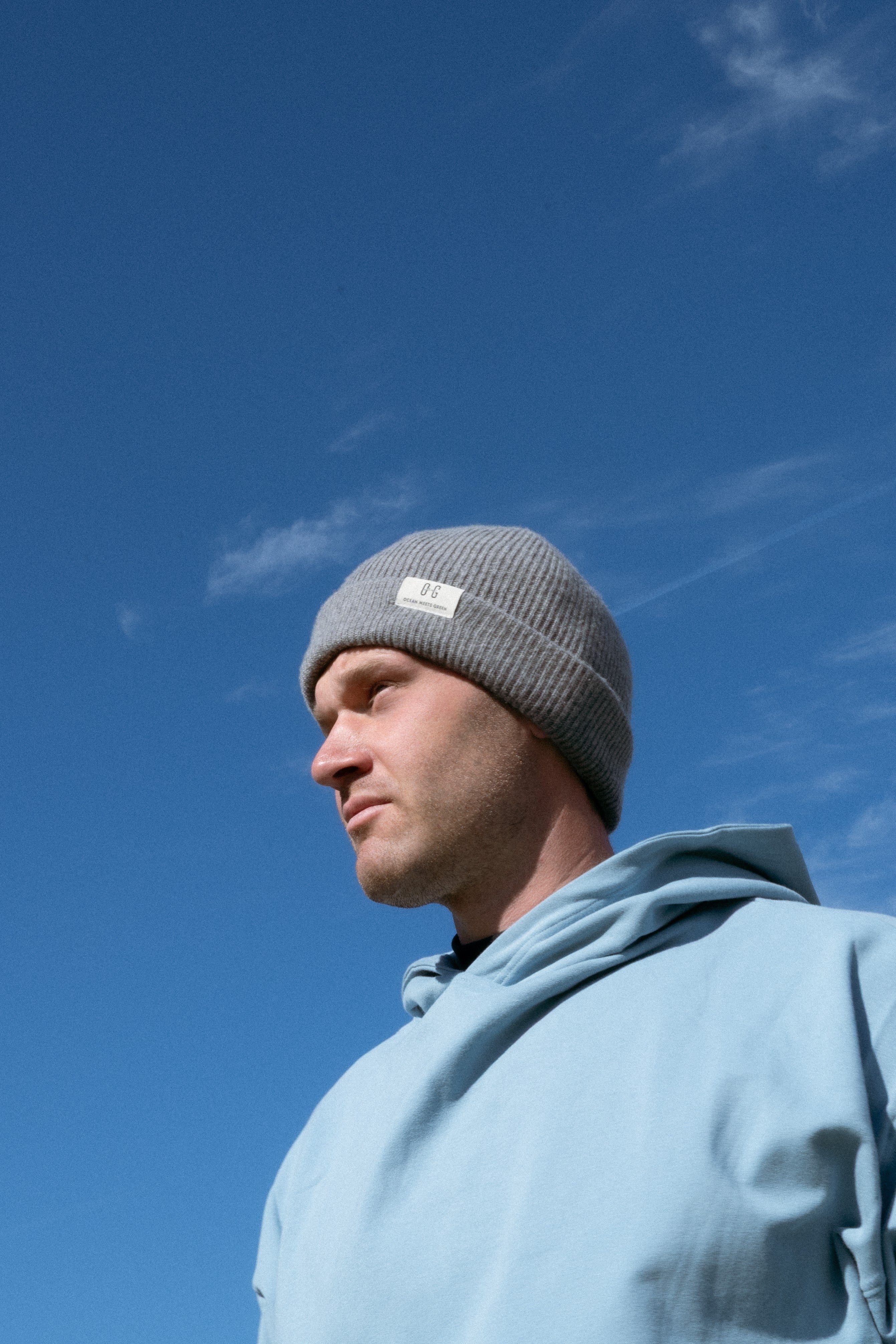 Ocean Meets Green Cloud beanie in grey, made from merino wool, worn by a male golfer